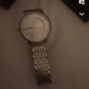 Klocka - Silver/platerad guld rostfritt   Går att buda ner