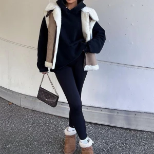 Väst  - Säljer min väst i strl L för 150kr🥰