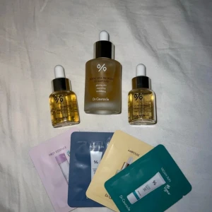 Serum - Säljer allt detta! Tre likadana serum ”Royal Vita Propolis 33 Ampoule” från Glowid.  Den största är helt oanvänd och är på 30ml De två mindre är likadana fast på 15ml styck   Sedan vill jag ge bort fyra olika tester också så dom kostar inget💕