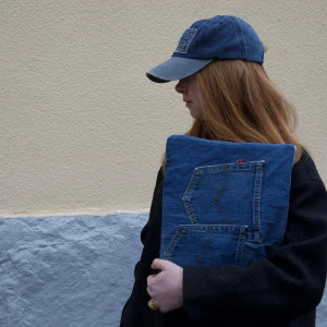 Datorfodral  - 27x37, passar både chromebook & Mac⭐️ Handgjort av återvunna material🪡 Innerficka