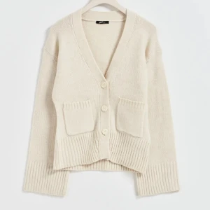 Kofta  - Slutsåld kofta från Gina som aldrig är använd💗