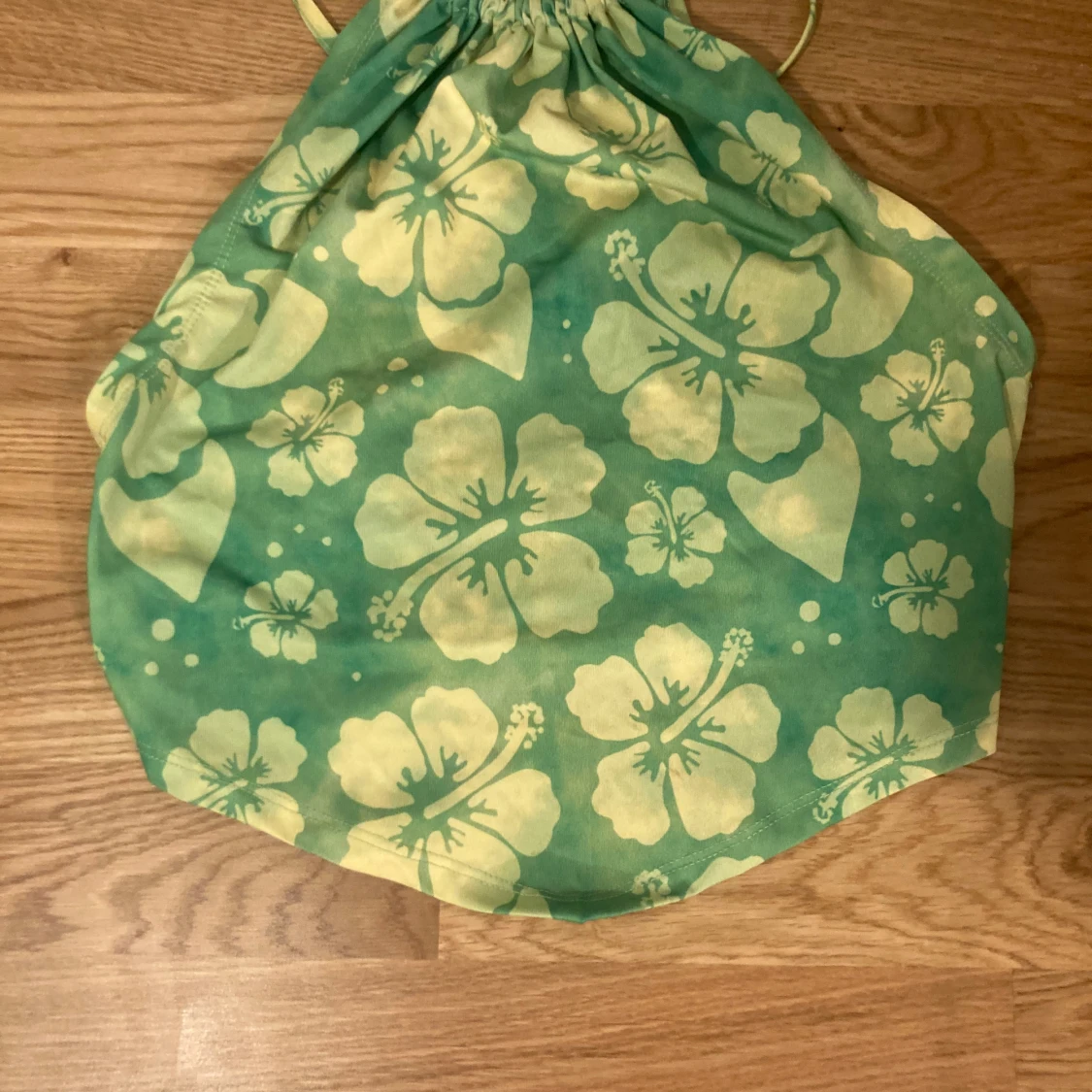 Cross fitted floral green crop top - 91