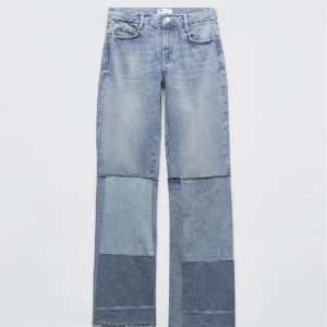 Eftertraktade jeans med låg midja  - LÅNADE BILDER!! Säljer ett par av mina favorit jeans i storlek 32 eftersom det tyvärr blivit för små💗💗PRIS DISKUTTERBART