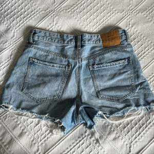 Knappt använda Lågmidjade jeansshorts i 36 perfekta till sommaren!