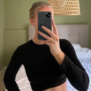 Tröja med öppen rygg - Justerbar öppen rygg. 