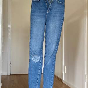 Jeans i strl xs  100kr st