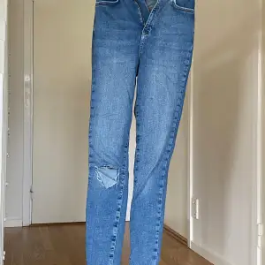 Jeans i strl xs  100kr st