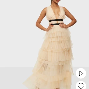 Balklänning  - Oanvänd långklänning. Stl 36/38  Köpt för 1399kr  Kan skickas. 