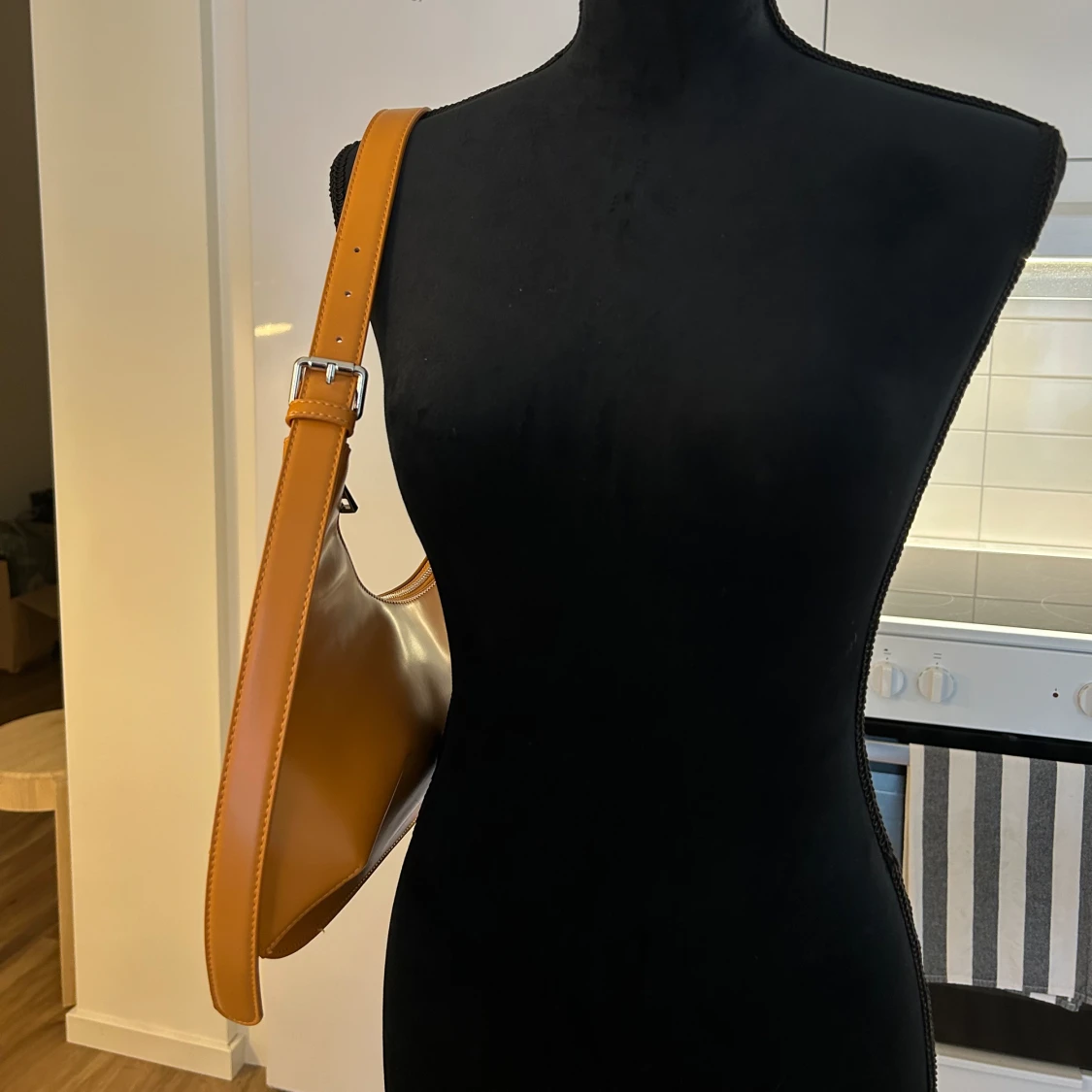 Orange läderväska  - 92