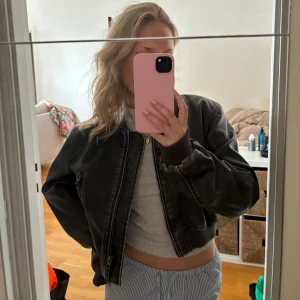 Skinnjacka  - Använd 2 gånger som ny ❤️