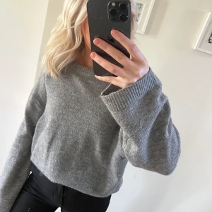 Stickad tröja - Grå stickad tröja från Lager 157. Kommer ej till användning. Fint skick💞