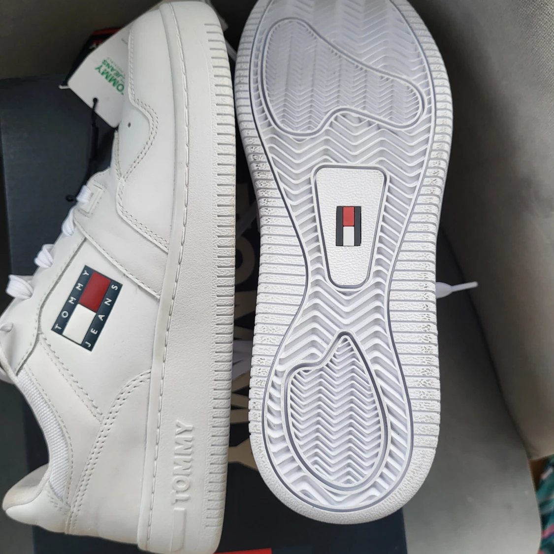 Nya sneakers Tommy Hilfiger strl 39 - 91