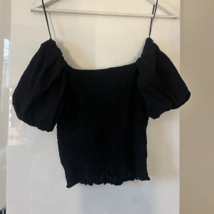 Fest/sommar top  - Bra skick använd få gånger 