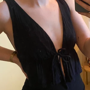 Topp - Svart topp från BikBok🖤 Justerbar knytning fram!