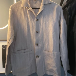 Eton overshirt - 50% linne, 10 kashmir, 40 ull. 5000kr ny mitt pris 650kr. Krymt lite i tvätten sitter som s. 