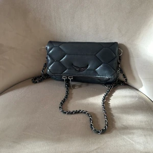 Snyggaste Zadig väskan ! - Jätte fin! Köpt på NK , äktenhets bevis finns! NYPRIS: 3000kr