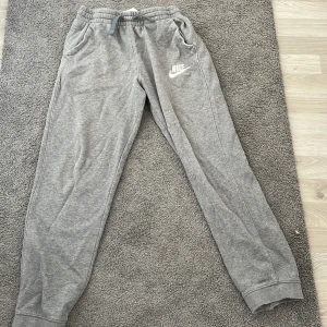  Nike  - Dom är för små för mig bra skick storlek 158-170