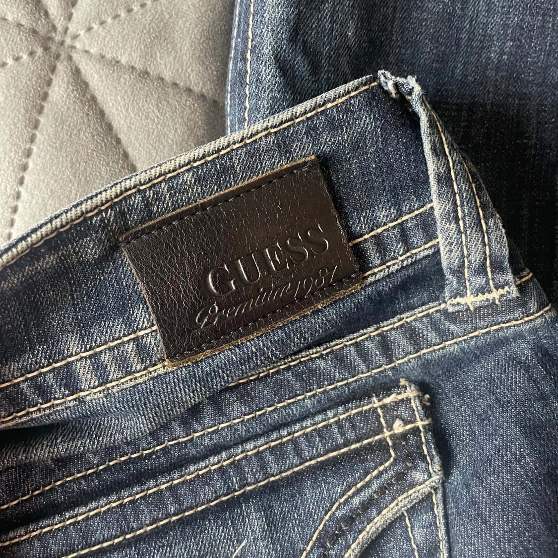 GUESS lågmidjade jeans  - 90