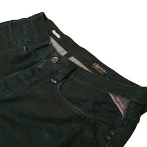 Mörk blåa replay jeans storlek 36/32 pris kan diskuteras vid snabb afär 