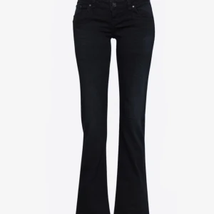 Ltb jeans! - Säljer nu mina ltb jeans, dom är knappt använda då jag har 2 av samma färg. De är i storlek 27/30. Bara att skriva om de finns funderingar💞