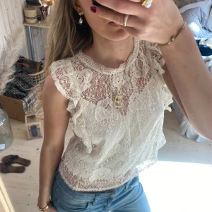 Topp - SUPER snygg!! Tryck gärna köp nu ❣️❣️