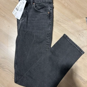 Straight stretch Jeans  - Helt nya straight stretch jeans från Gina Tricot med prislapp kvar. 