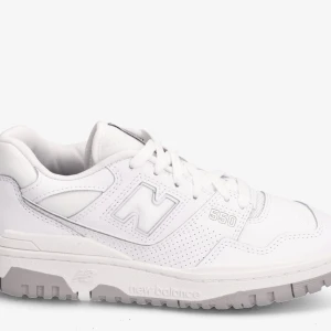New balance 550 - Innan ni skriver att bilden är från zalando, fåtal gånger använda, för bild på nuvarande skick, dra iväg ett meddelande
