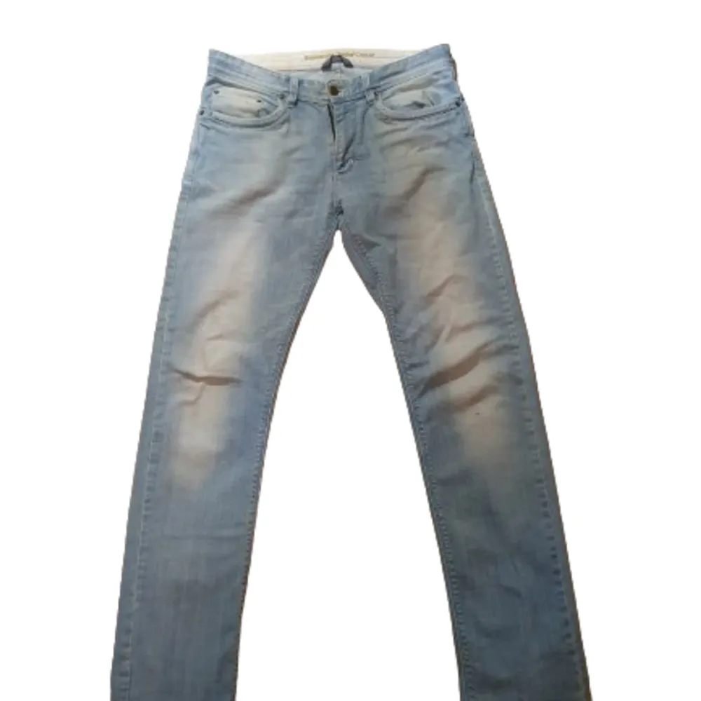 Bomerang jeans storlek 33/32 bra skick passar utmärkt till vår/sommaren. Pris kan diskuteras vid snabb afär. Jeans & Byxor.