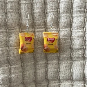 Örhängen chipspåse  - Örhängen med chipse på