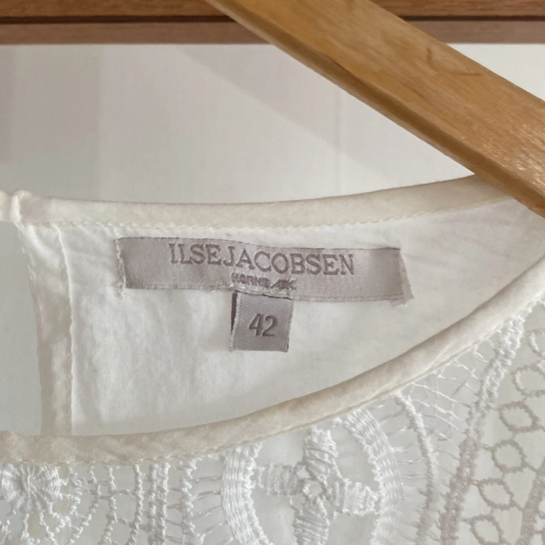 Fin blus med spets. - 91