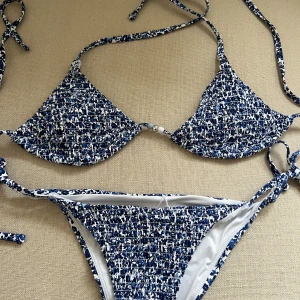 Bikini  - Helt oanvänd blommig bikini ifrån hunkemöller💙 