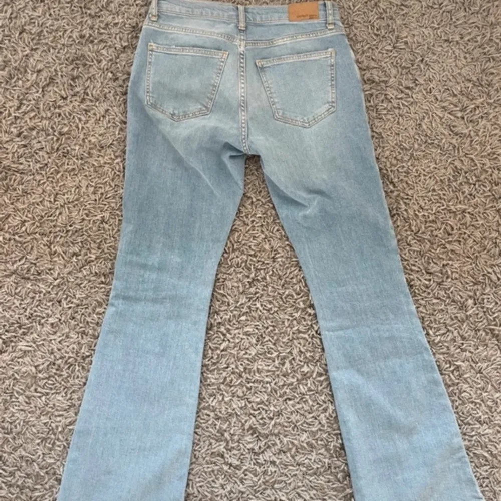 Använda 2 ggr! Ytterbenslängd 102cm innerbenslängd 75cm . Jeans & Byxor.