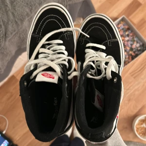 Vans skor - Säljer dem här Vans skorna som jag köpte på sellpy våren 2023. Men inte haft användning för dem är nytvättade! 