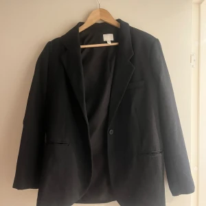 Kavaj/blazer - Blazer/kavaj från hm, som inte kommer till användning längre! Fint skick