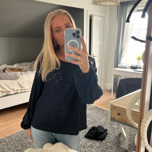 Finaste tröjan 🙏🏼 - Så snygg blus från vila ❤️ älskar men inte min stil längre 