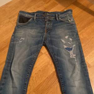 Säljer dessa super feta Jack and Jones jeans till ett dunder pris 🌟