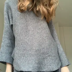 Skit cool Zadig Voltaire tröja i 100% Kashmir. Jätte bra skick💗 kan tänka mig att gå ner i pris 