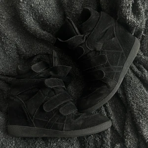 Boots  - Säljer dessa snygga boots då dem ej kommer till användning längre💓 Storlek 40 men skulle säga att dem är mer som en 39💓 Har lite defekter därav priset