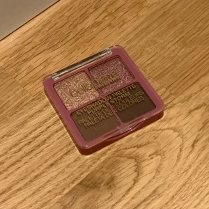Ögonskuggapalett - Helt ny med 4 färger.