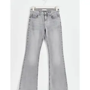 Bootcut Low waist tall ljusgrå jeans från Gina, endast använd 1 gång, inga defekter som nya