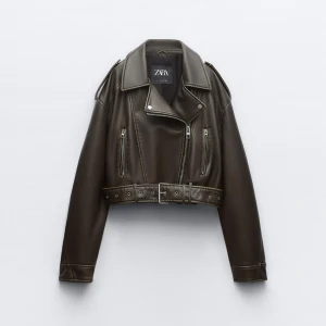 Läderjacka - Säljer denna läderjacka köpt från Zara, då den int kommer till användning. Jackan är använd få gånger och är i bra skick. Kom privat för mera bilder, priset kan diskuteras! 