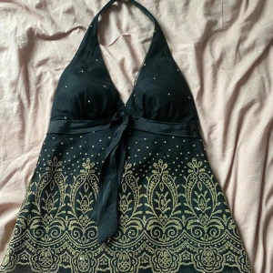 Festtopp - Använd en gång, köpt på secondhand💕