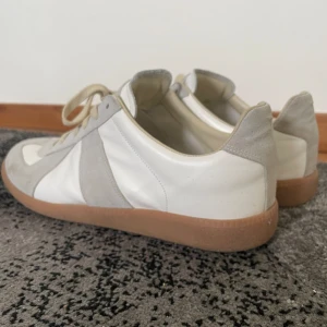 Masion margiela  - Tja! Säljer helt nya masion margiela gats! Bara använda 3-4 gånger kommer med box och dustbag köpta för 4800 ish 