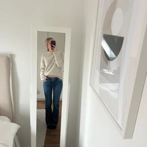 Low waisted jeans - Knappt använda Bootcut jeans från zara❤️ Jag är ca 168cm lång❤️