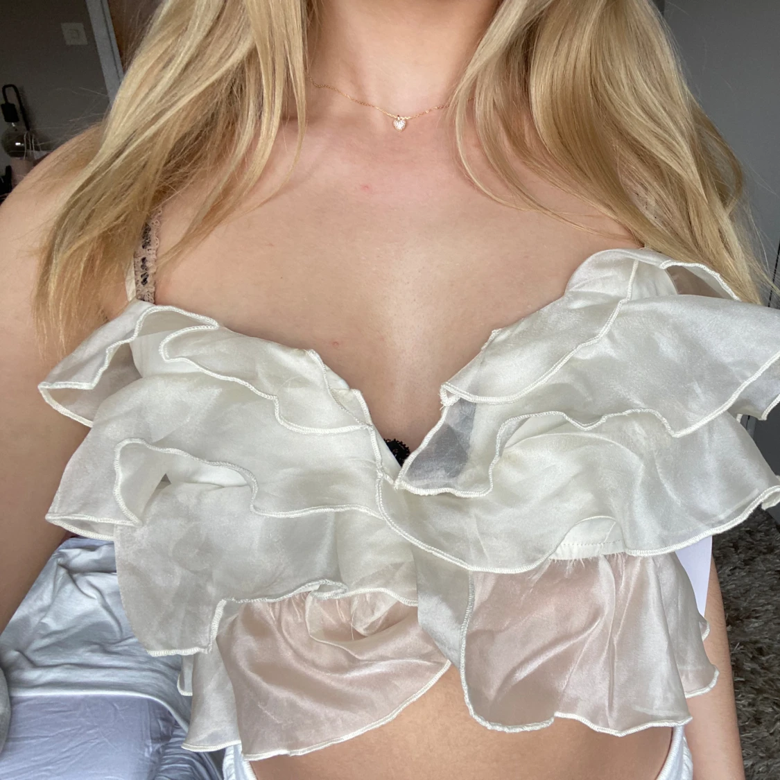 Blus med volanger  - 91