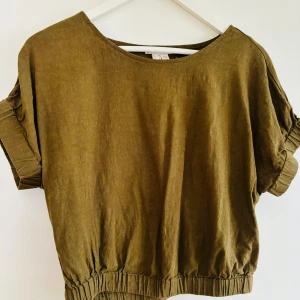 Topp Esprit - Har använd en gång. Jättefin skick. 