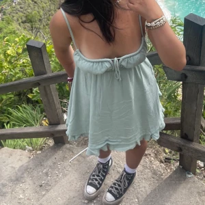 grön klänning - kort grön klänning 