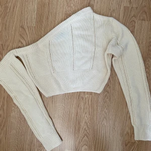 En arm tröja - En arm tröja från pull&bear i storlek Xs-S.