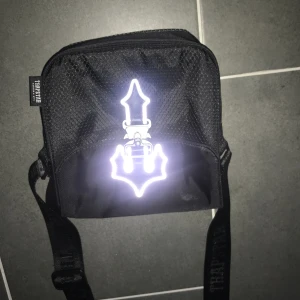 Trapstar väska  - Trapstar väska som inte är använd k bästa skick kan ta snabb affärer 