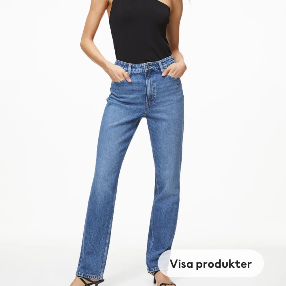 Säljer ett par fina jeans från HM. Modell slim straight ultra high i färgen ljus denimblå. Stl 42. Använda några gånger innan de blev för stora för mig. Nypris 349kr, säljes för 120kr.   Kan hämtas i Uppsala eller fraktas mot frakt kostnad. . Jeans & Byxor.